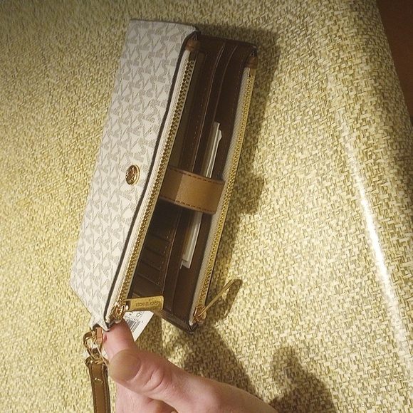 Micheal kors nwt double zip pocket snap wallet retails 198.00 jet set collection - Picture 3 of 13